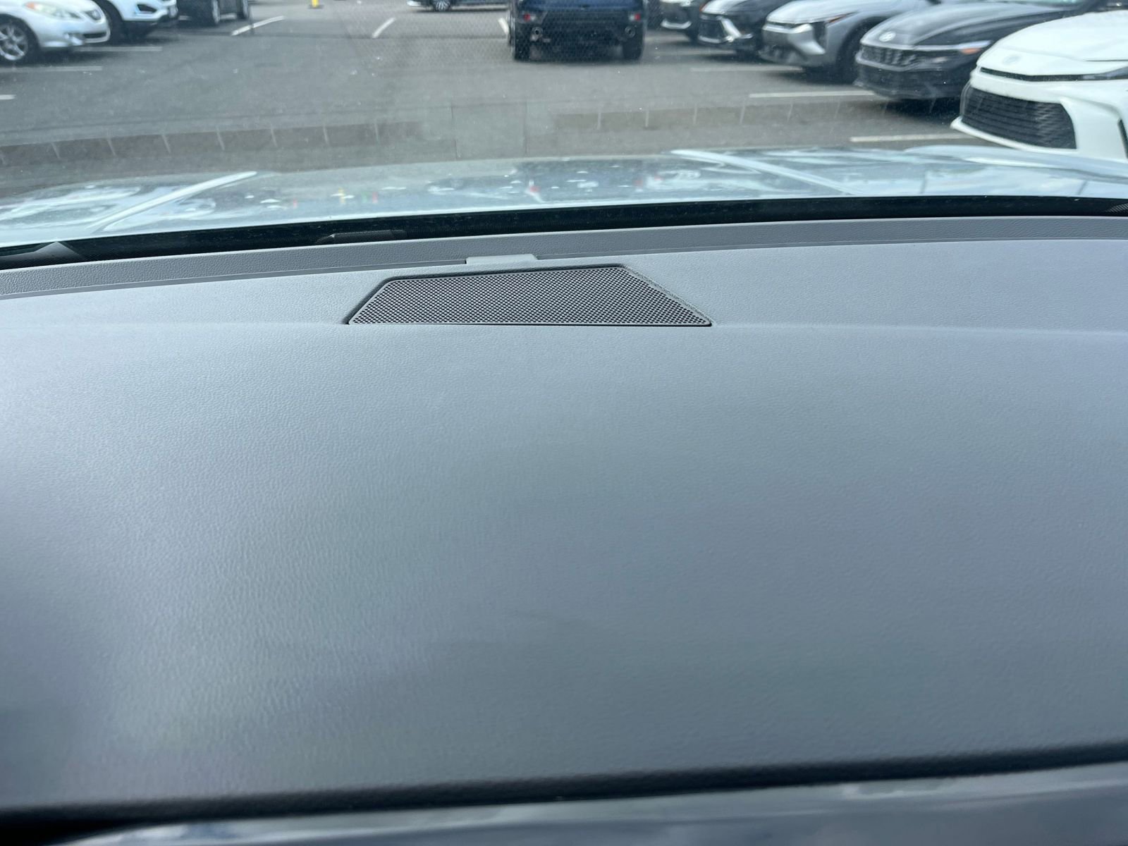 Used 2025 Volkswagen Taos SE FWD image 17