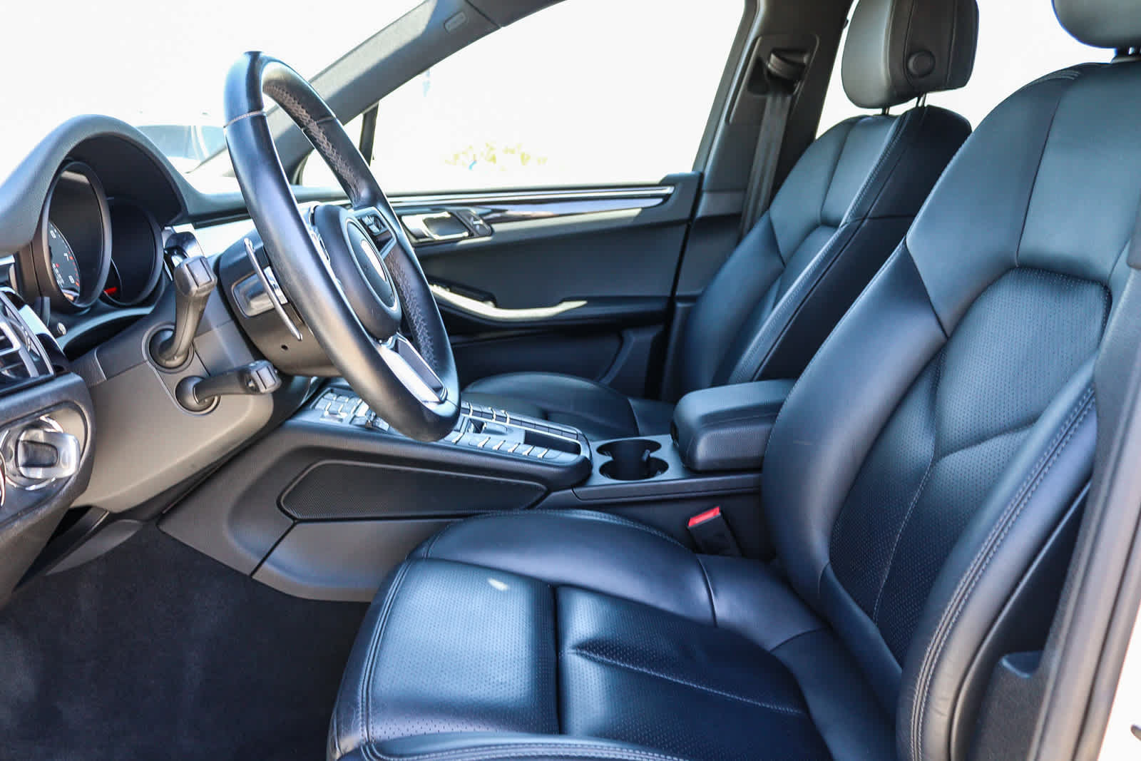Used 2020 Porsche Macan S AWD/4WD image 19