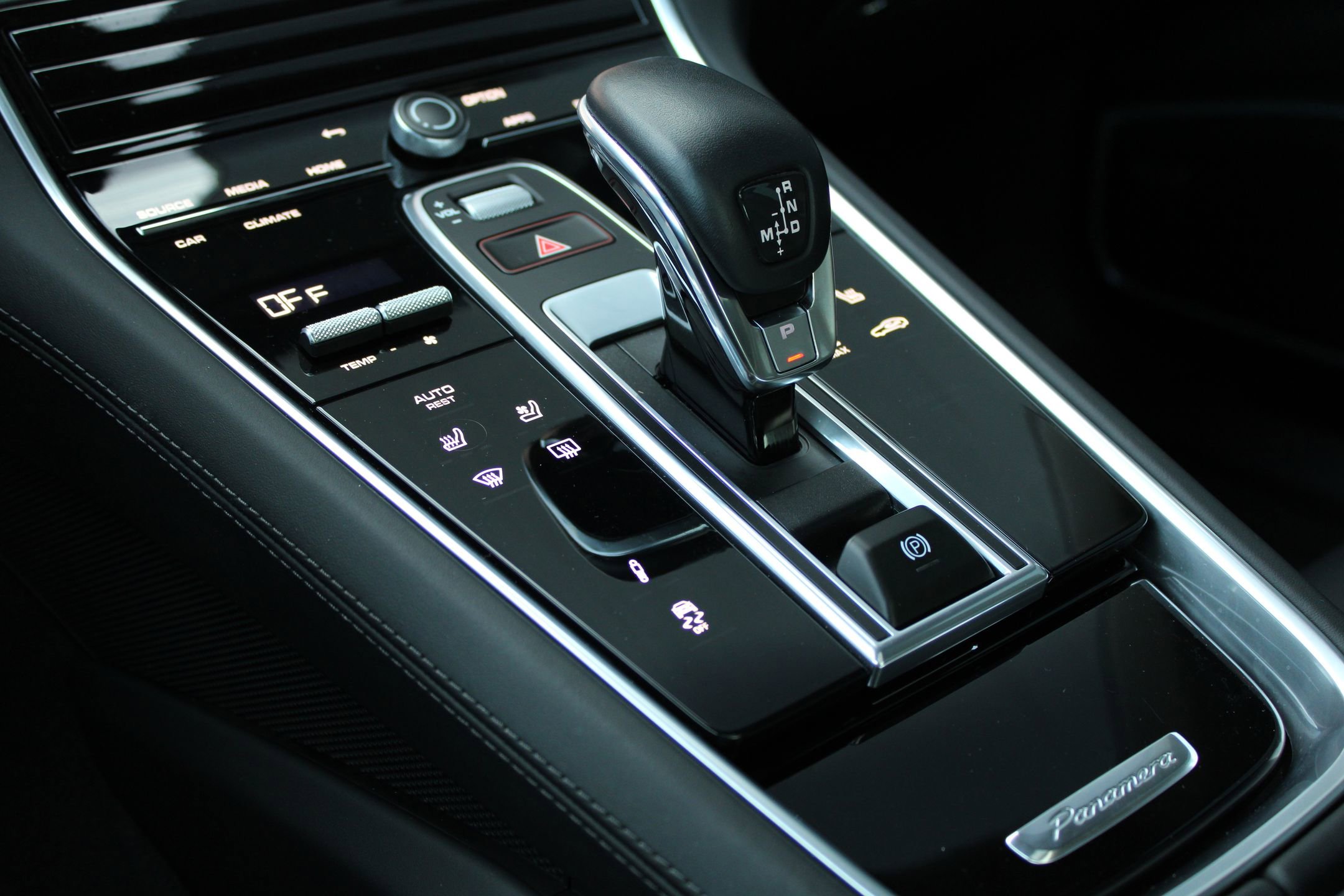 Certified 2023 Porsche Panamera Platinum Edition image 20