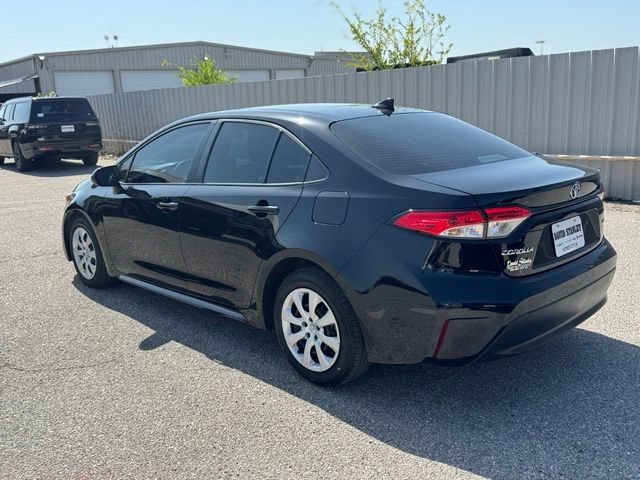 Used 2025 Toyota Corolla LE FWD image 4
