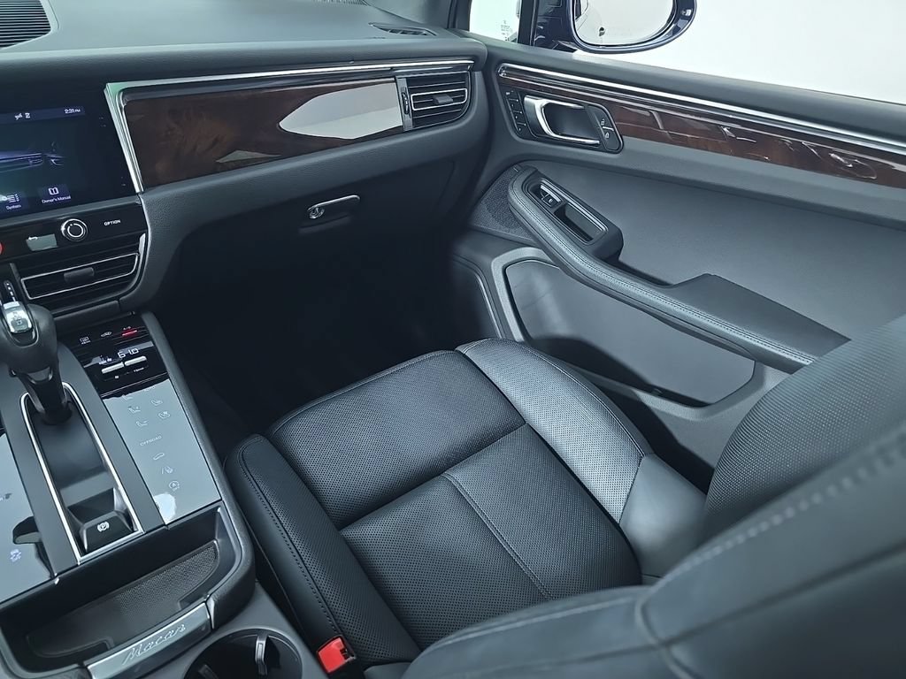 Certified 2023 Porsche Macan Turbo AWD/4WD image 25