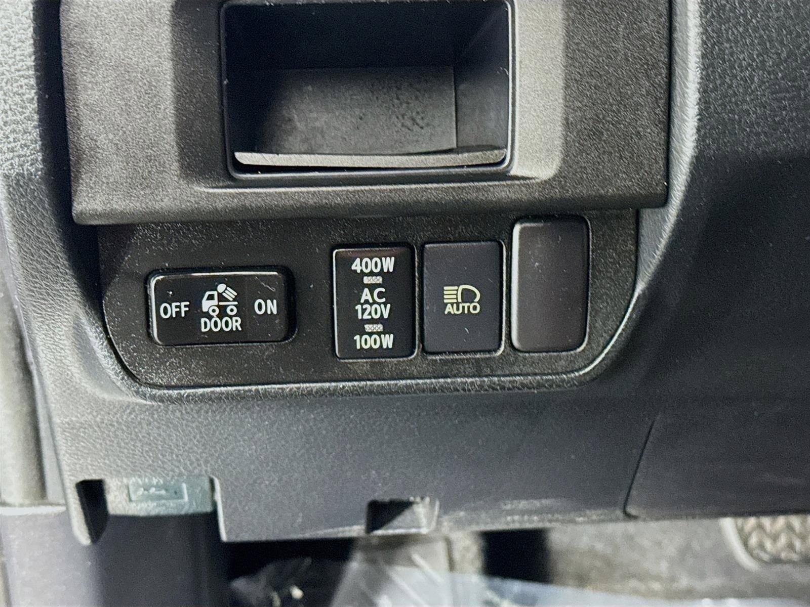 Used 2019 Toyota Tacoma TRD Off-Road w/ Technology Package AWD/4WD image 11