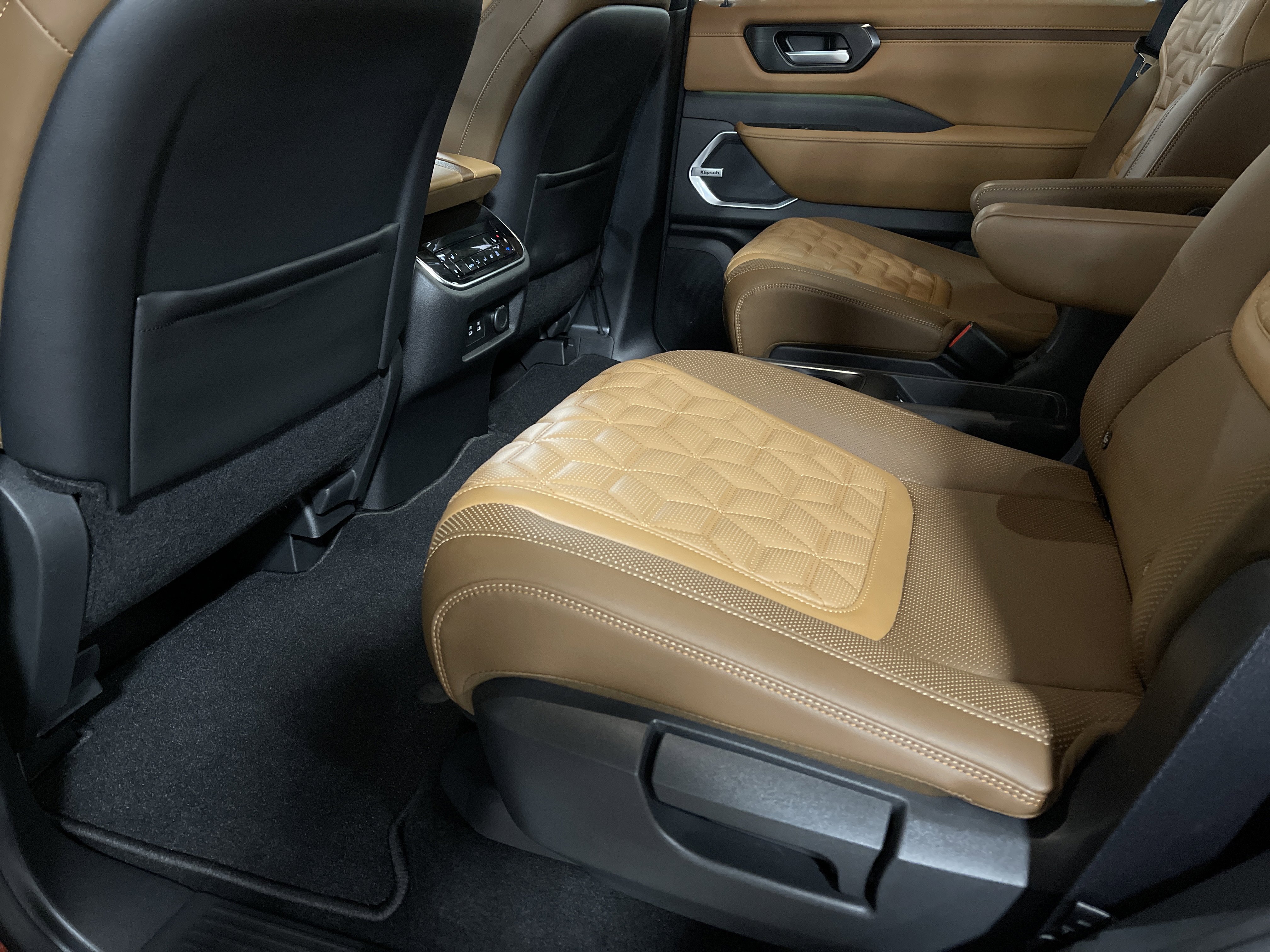 Used 2025 Nissan Armada Platinum Reserve image 12