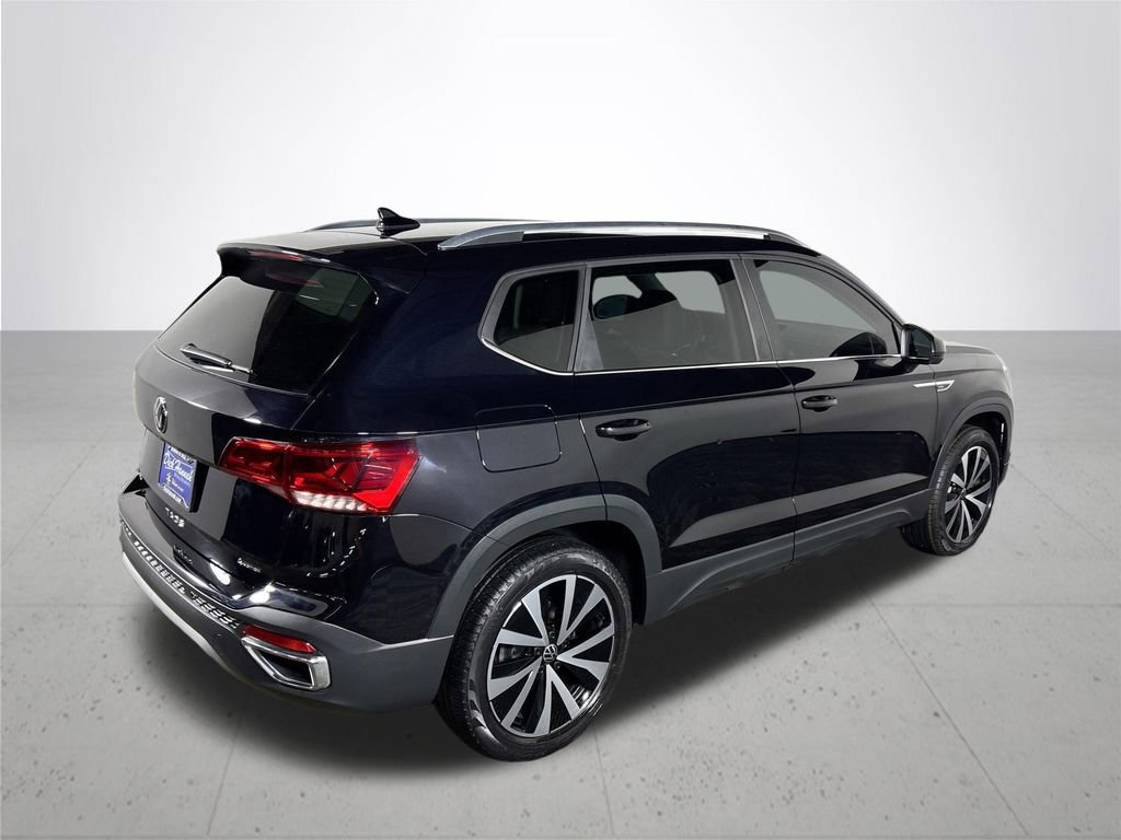 Certified 2022 Volkswagen Taos SE image 6