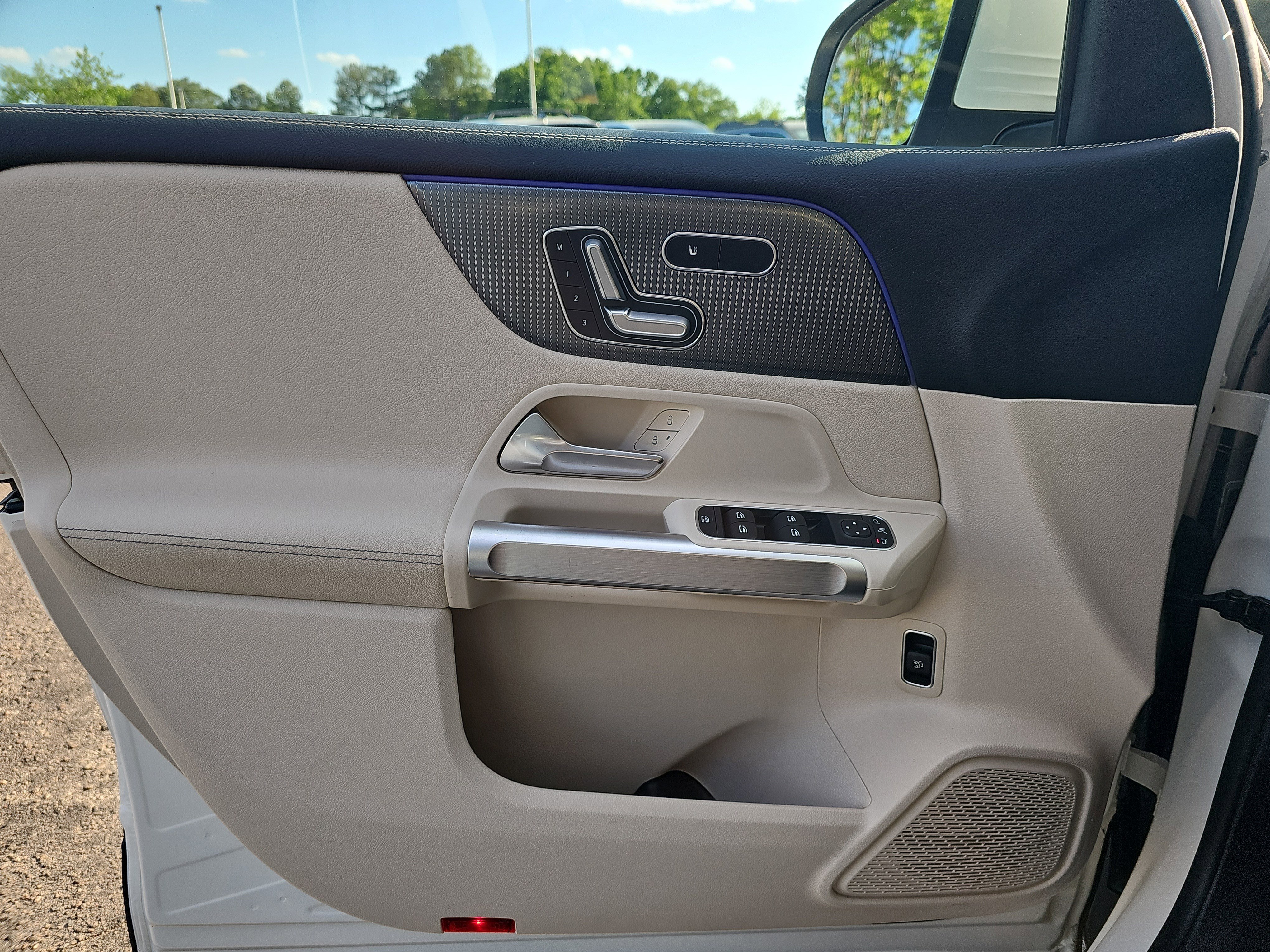 Used 2022 Mercedes-Benz GLB 250 image 28