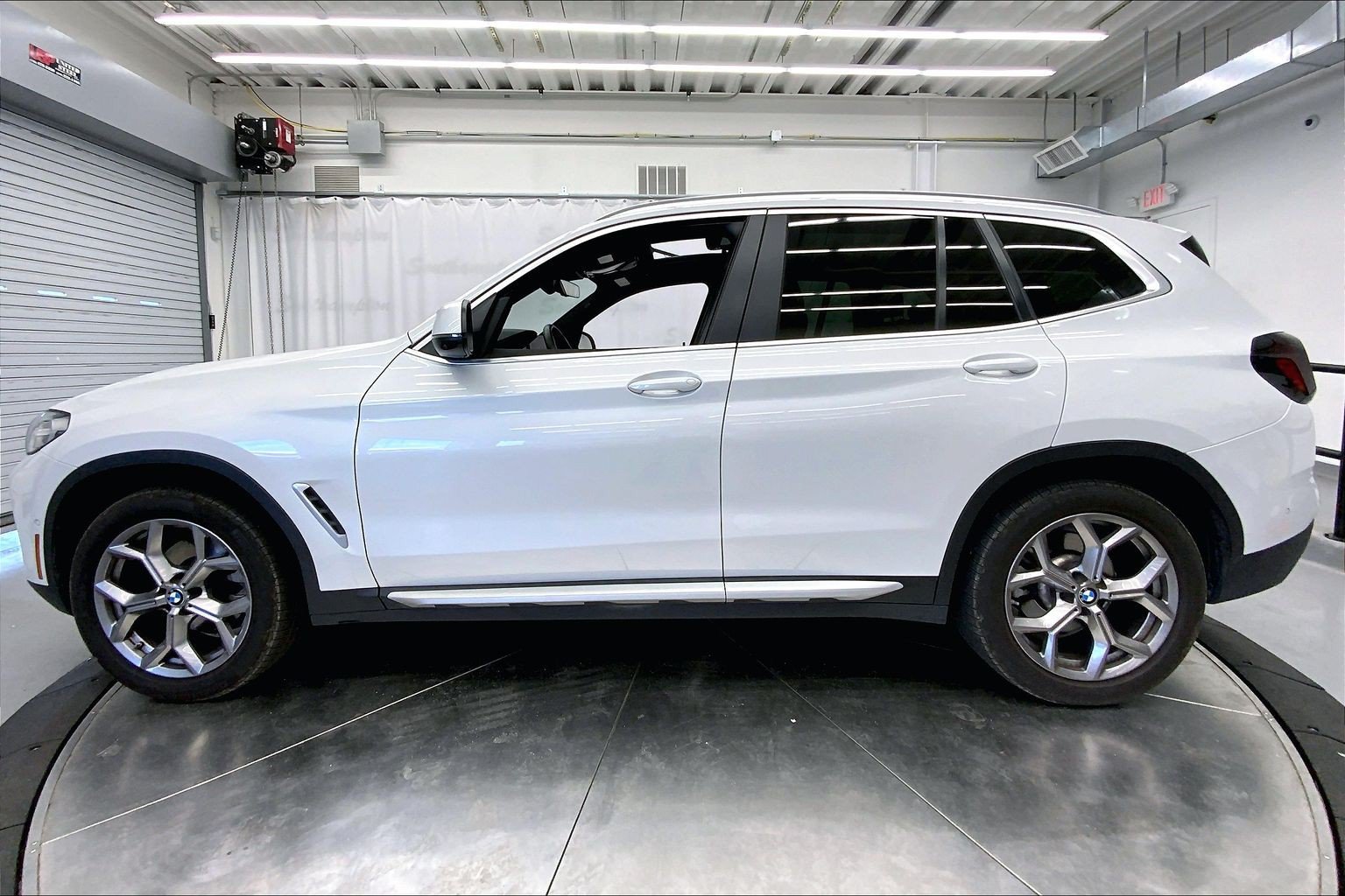 Used 2024 BMW X3 xDrive30i w/ Premium Package AWD/4WD image 2