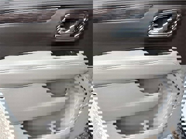 Used 2022 Chevrolet Suburban Z71 w/ Luxury Package image 21