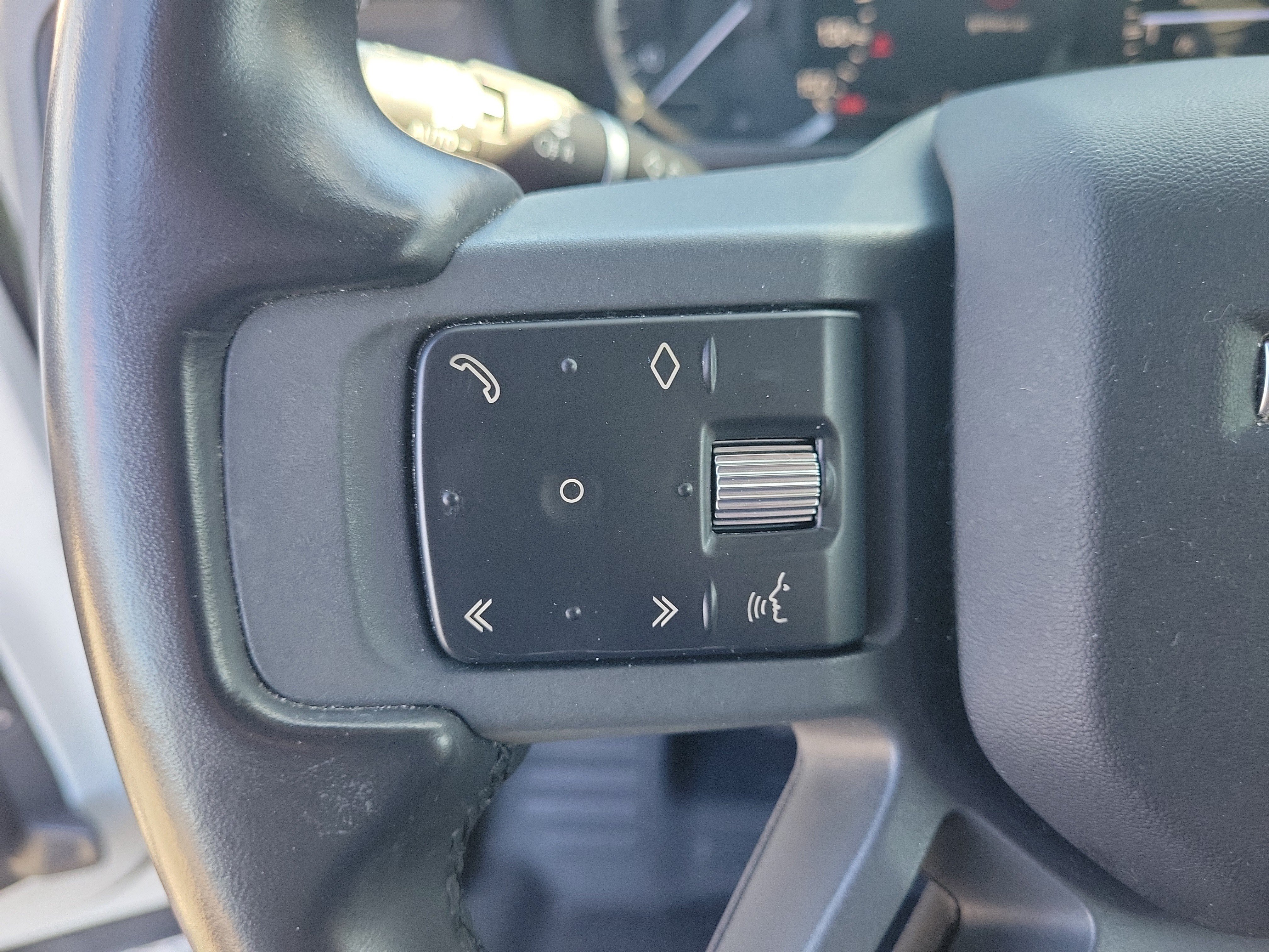 Used 2023 Land Rover Defender 110 X-Dynamic SE AWD/4WD image 16