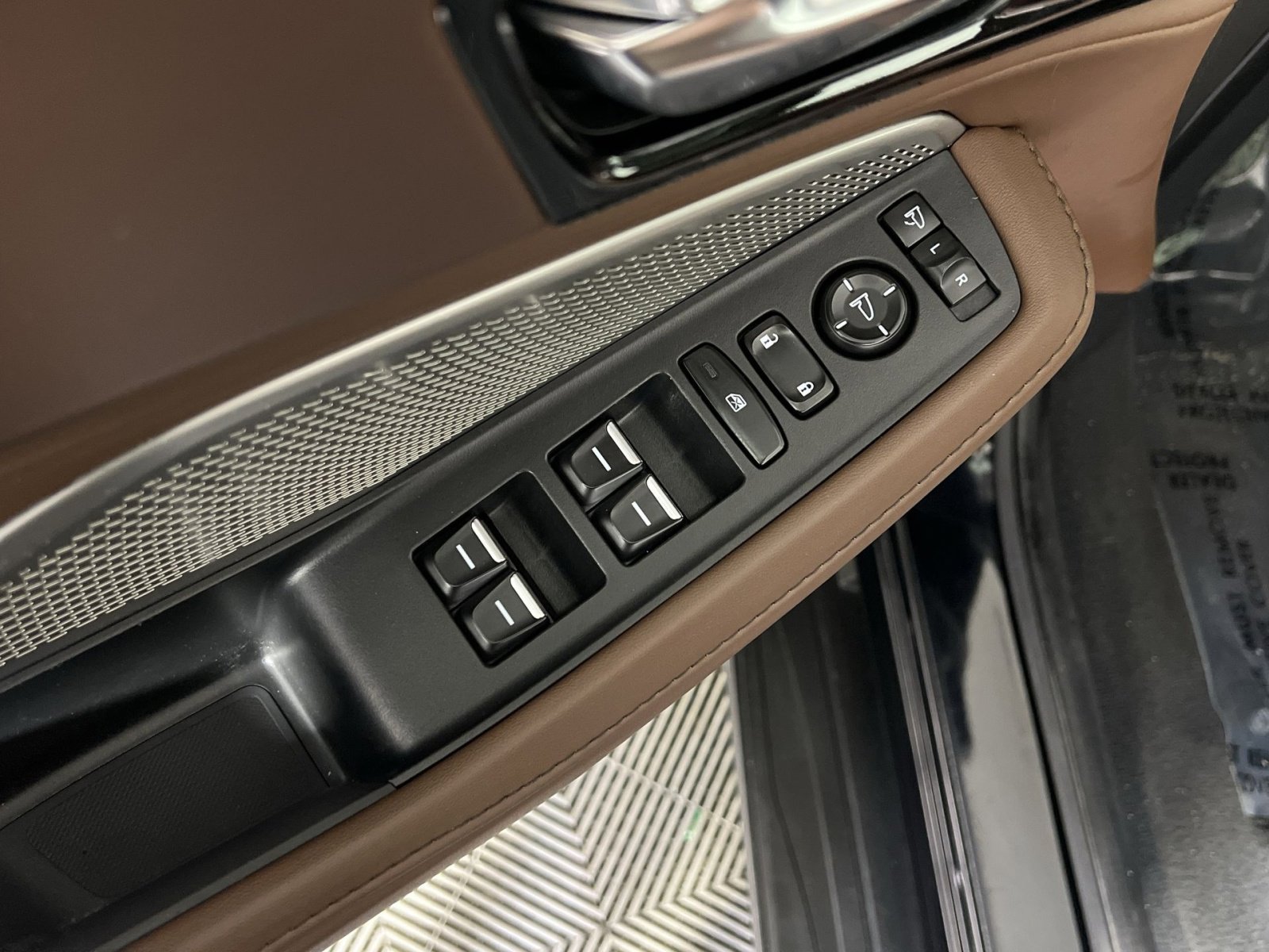 Used 2023 Acura MDX SH-AWD w/ Technology Package image 15
