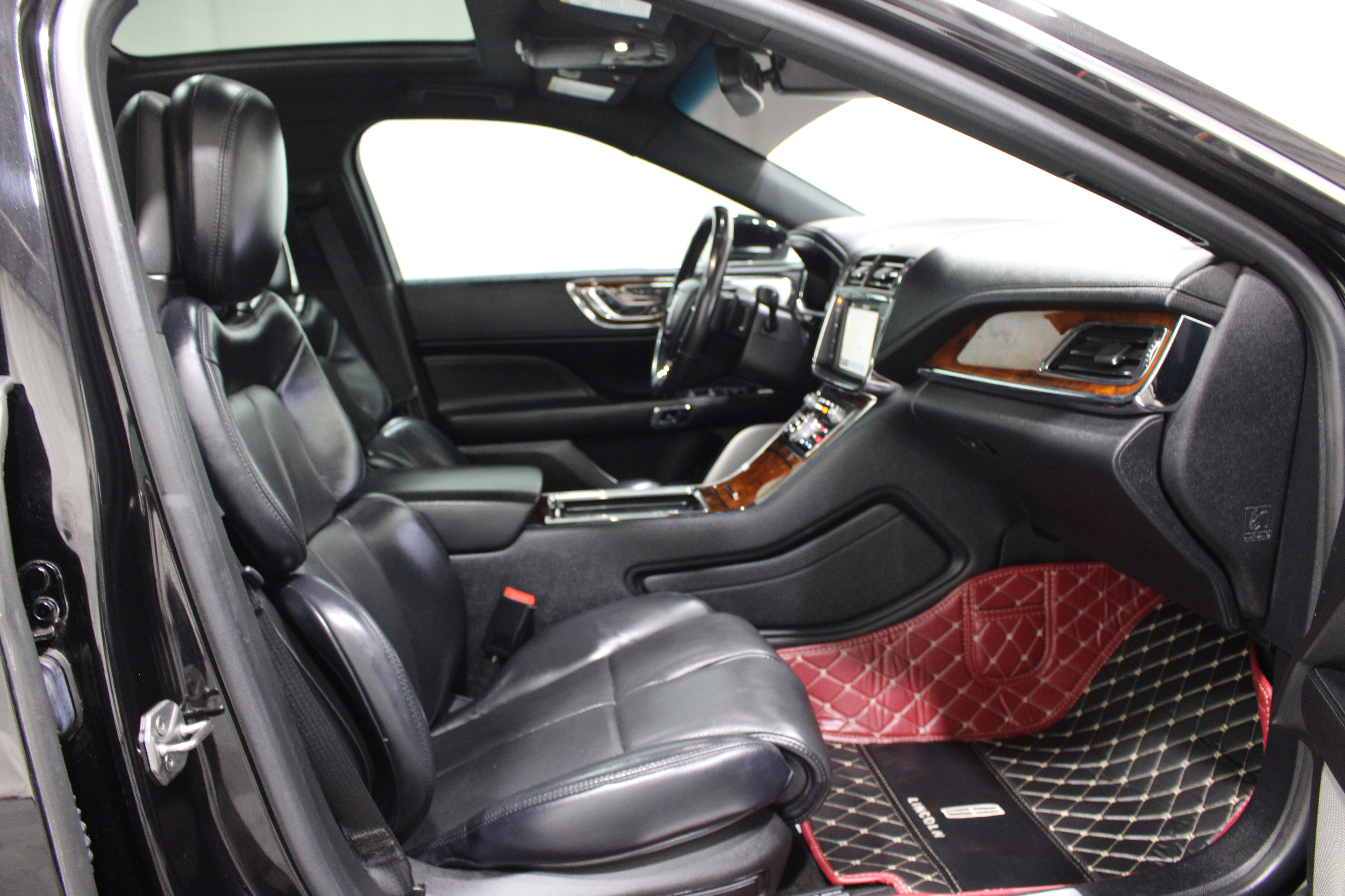 Used 2019 Lincoln Continental Reserve w/ Rear Seat Package FWD image 24