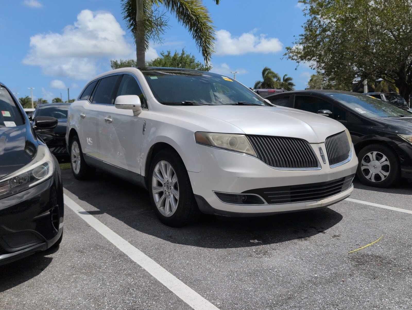 Used 2013 Lincoln MKT FWD