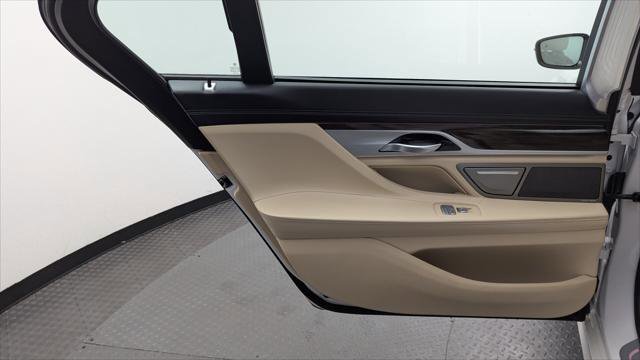 Used 2019 BMW 740i w/ Executive Package RWD image 14