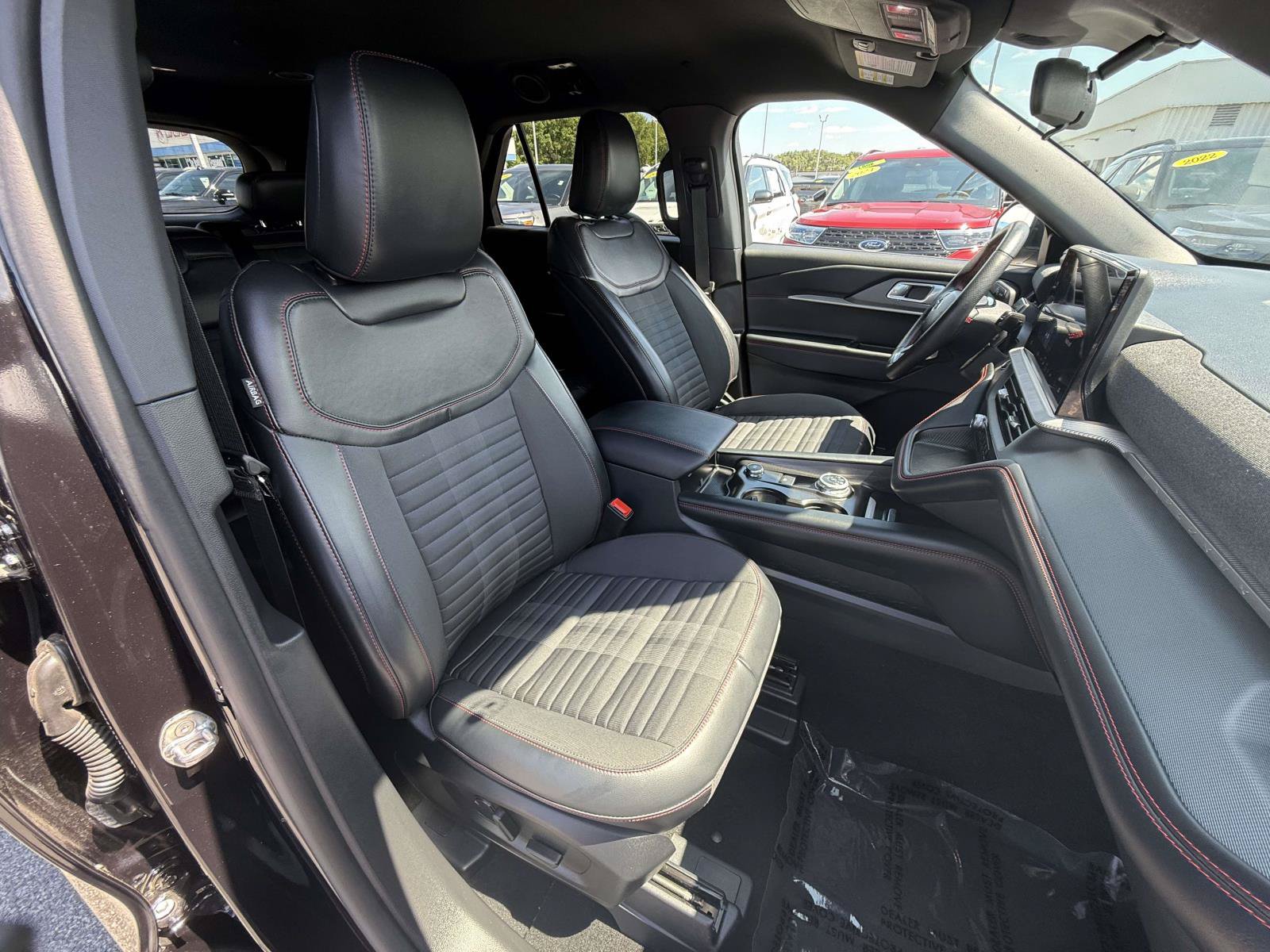 Used 2025 Ford Explorer ST-Line w/ ST-Line Street Pack AWD/4WD image 9