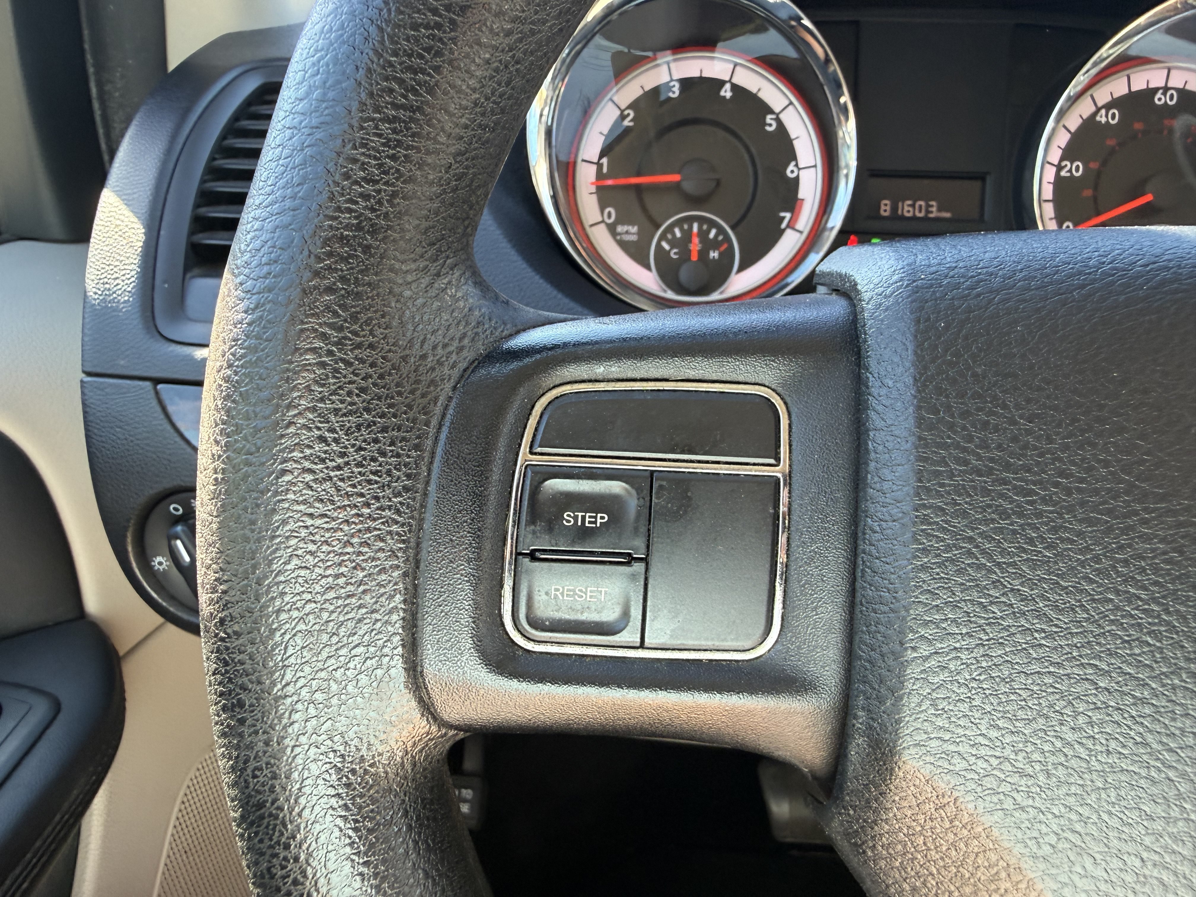 Used 2013 Dodge Grand Caravan SXT FWD image 20