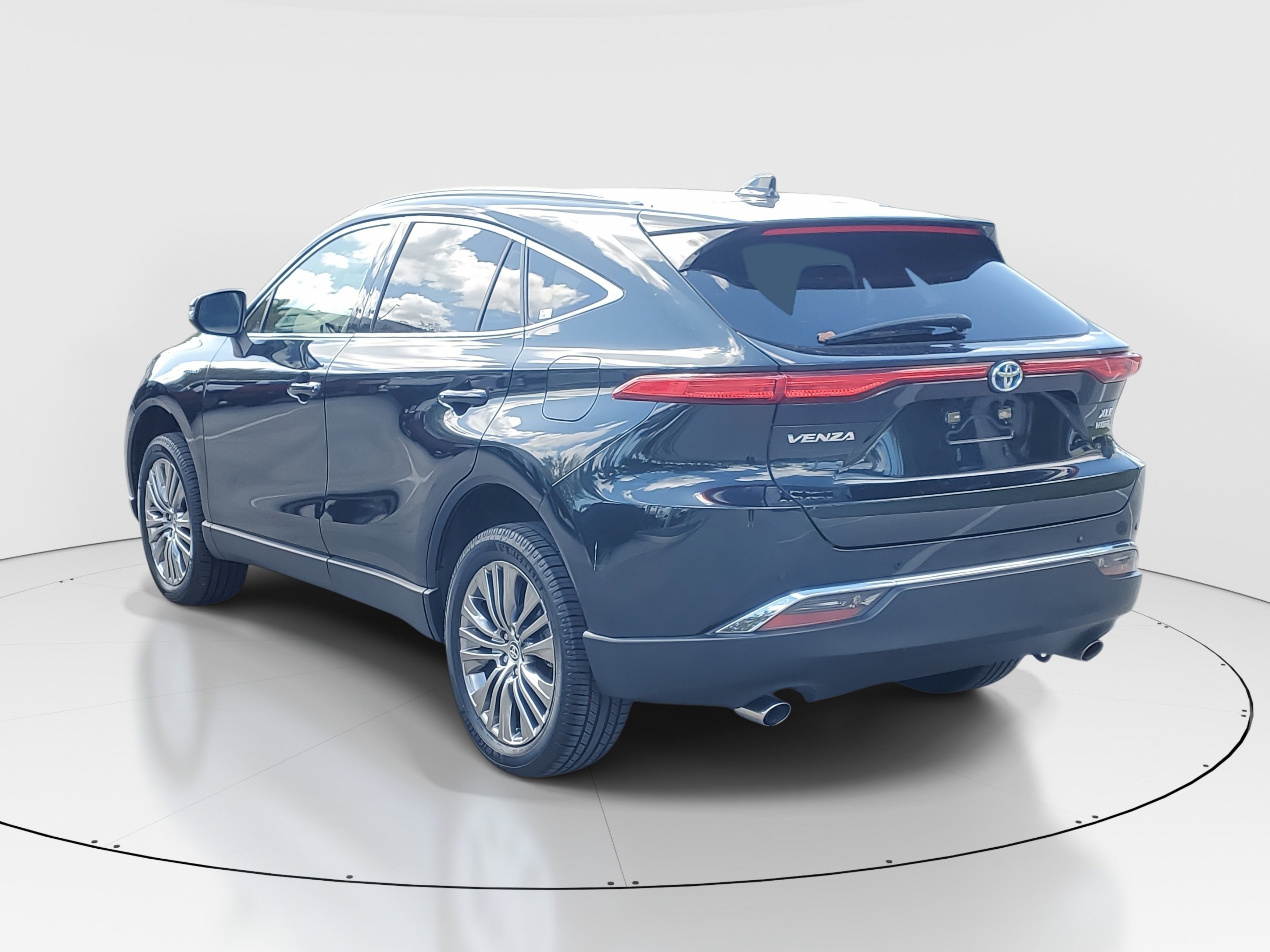 Used 2021 Toyota Venza XLE w/ Softex Package image 5