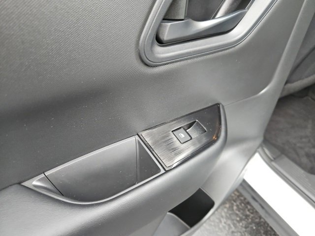 Used 2024 Nissan Rogue S image 17