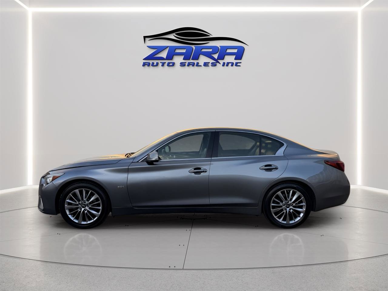 Used 2018 INFINITI Q50 Luxe w/ Essential Package (3.0T Luxe) image 3