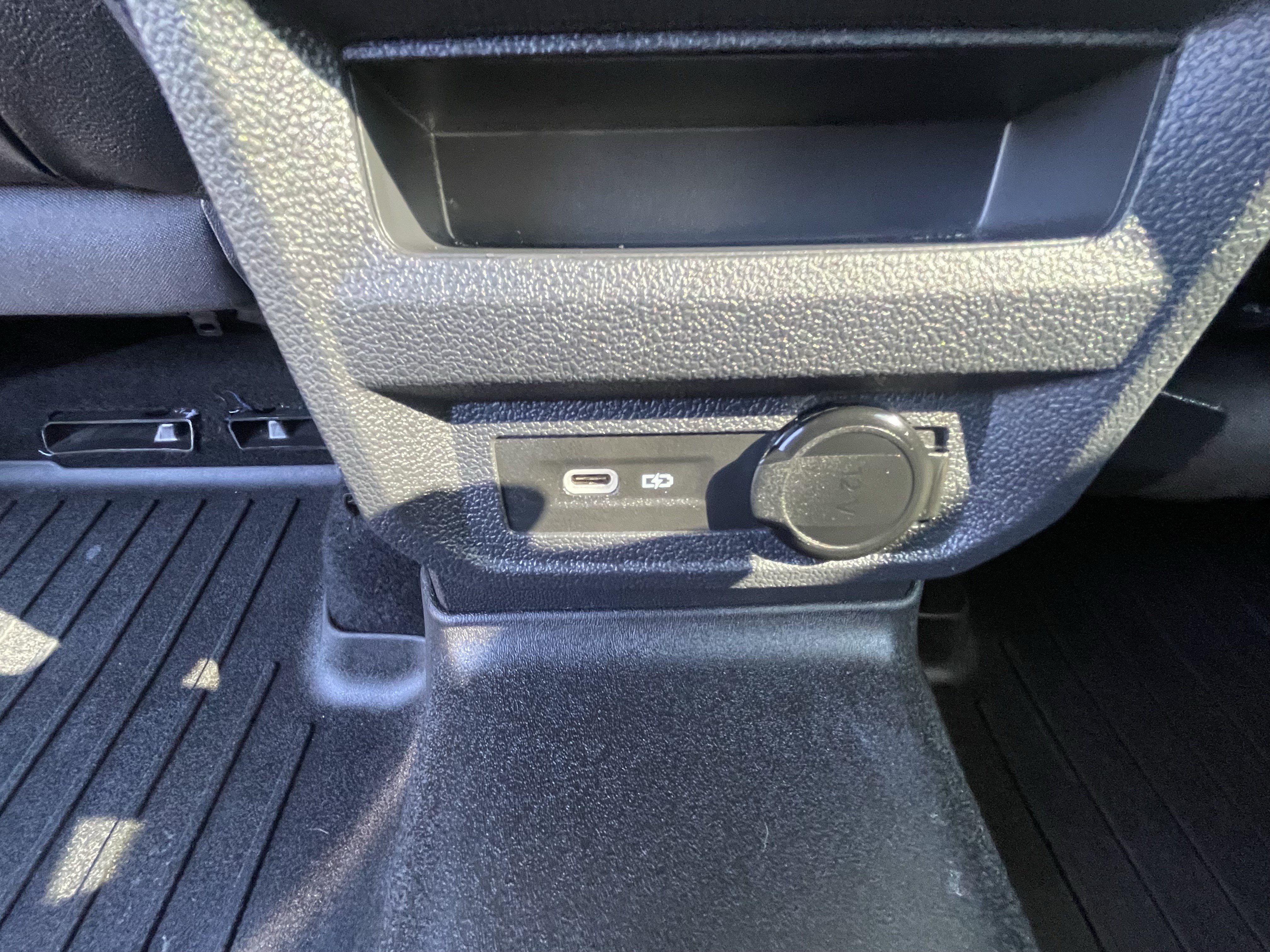 Used 2023 Volkswagen Tiguan SE FWD image 21