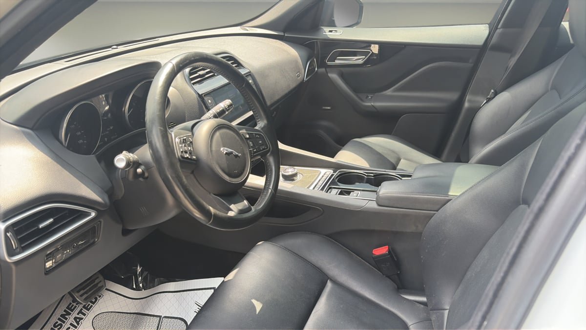 Used 2017 Jaguar F-PACE Premium AWD/4WD image 11