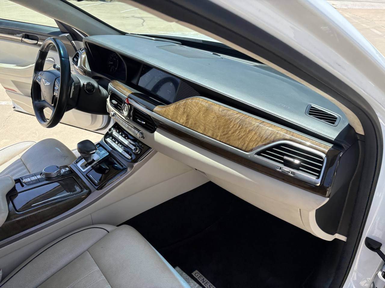 Used 2017 Genesis G90 3.3T Premium RWD image 16