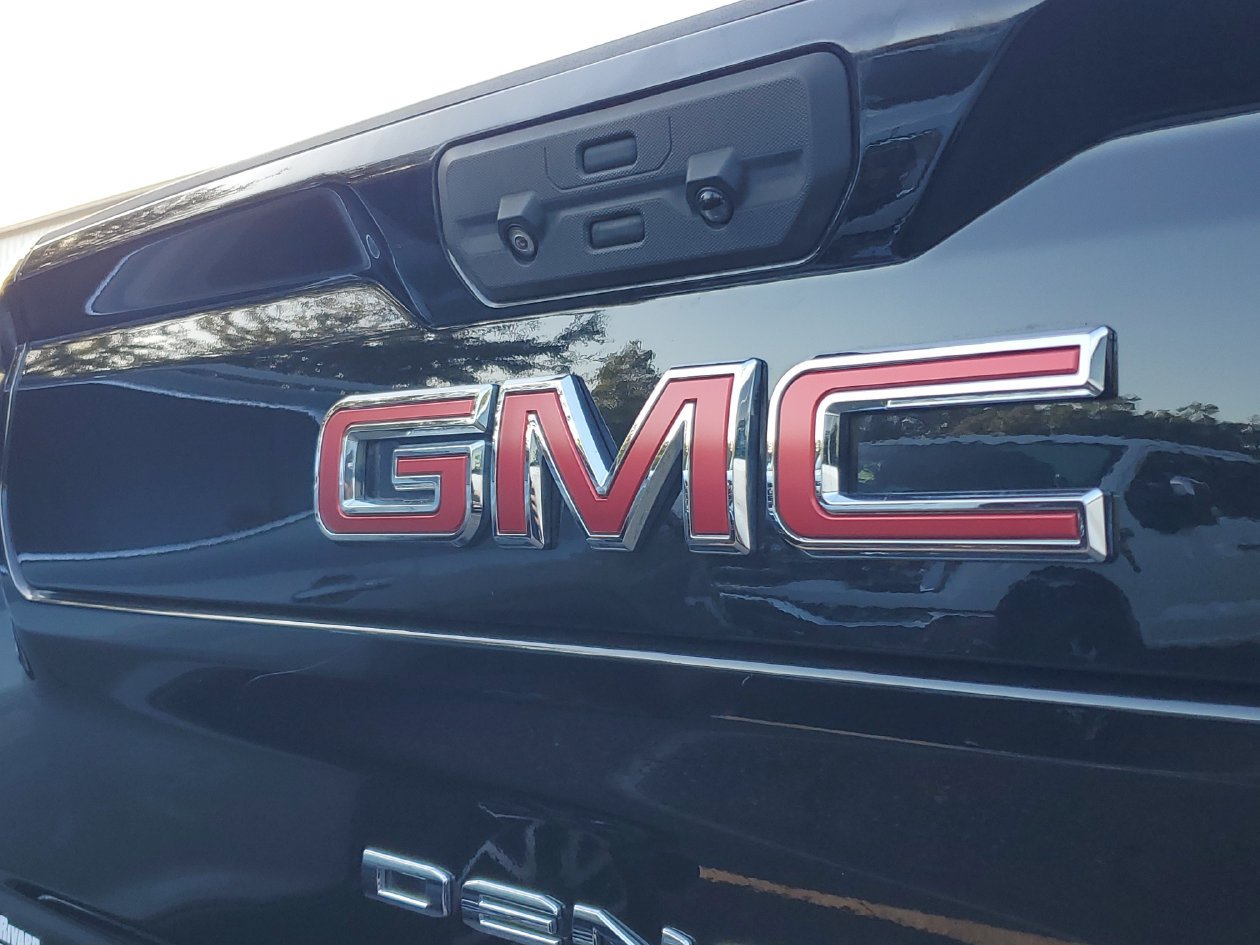 Used 2021 GMC Sierra 2500 Denali w/ Denali Black Diamond Edition AWD/4WD image 6