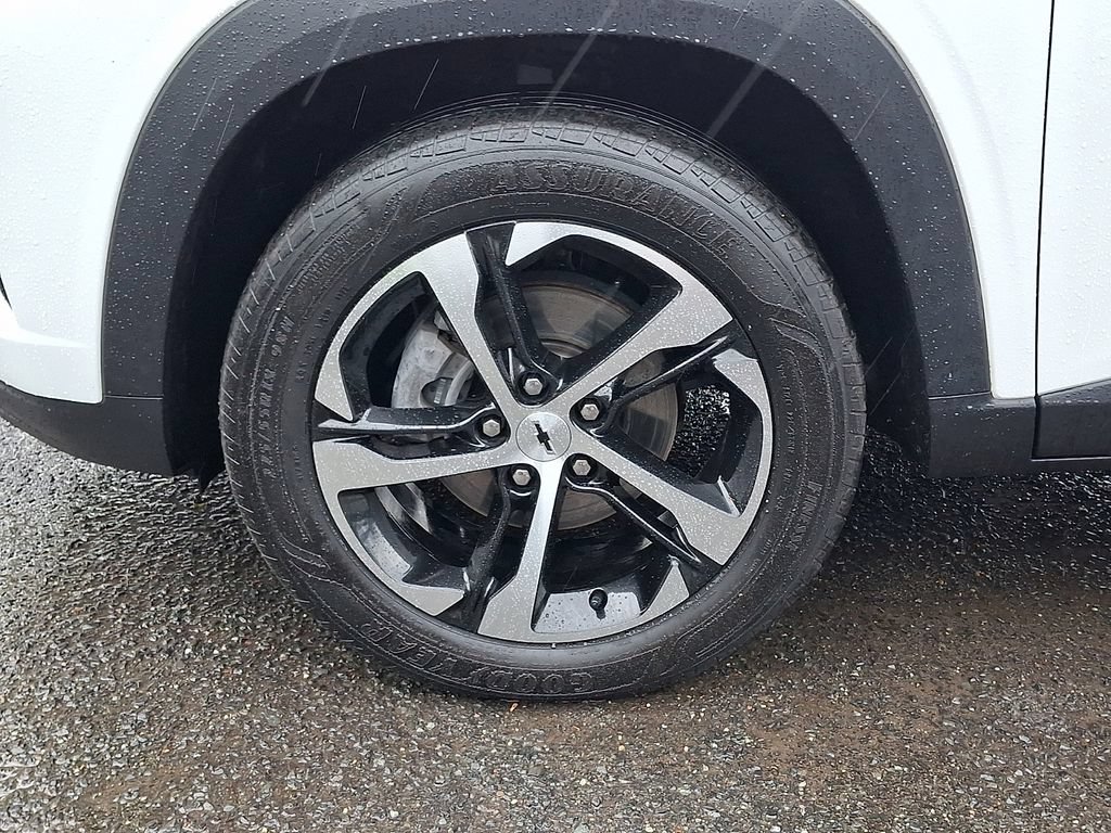 Certified 2024 Chevrolet Trax RS FWD image 32