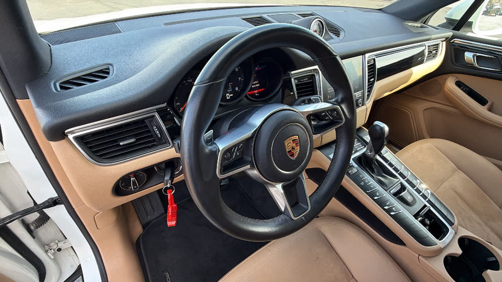 Used 2017 Porsche Macan AWD/4WD image 10