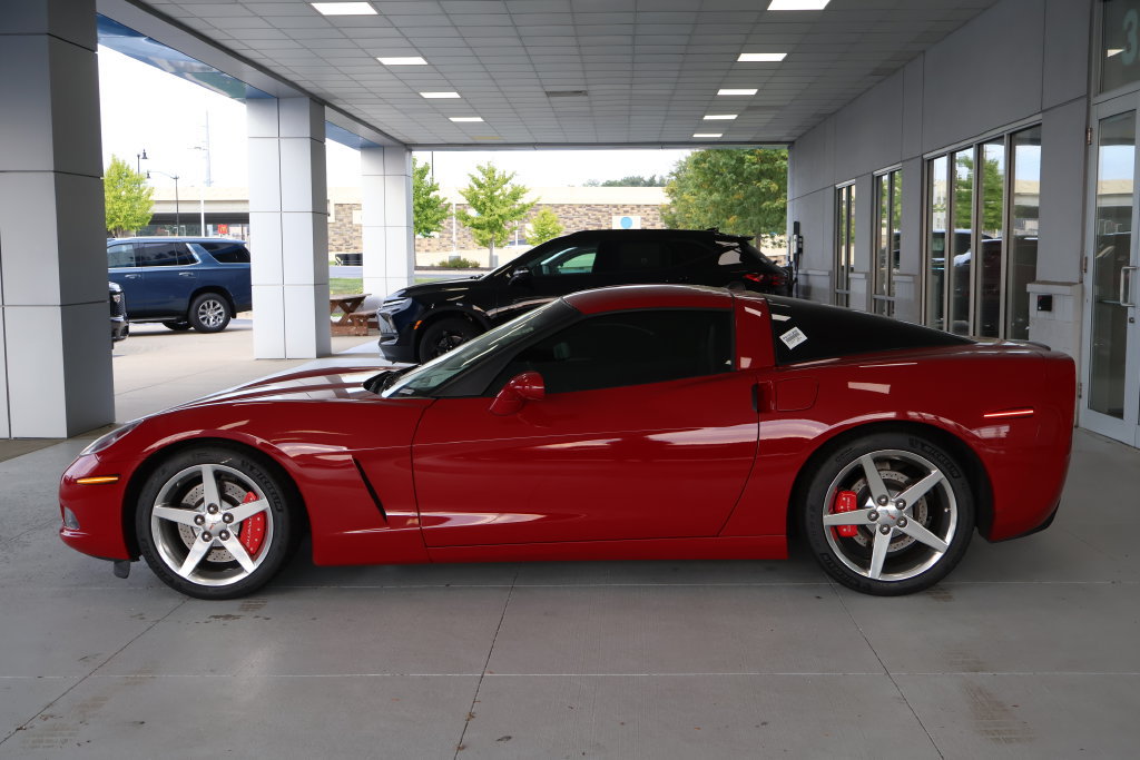 Used 2005 Chevrolet Corvette Coupe w/ Preferred Equipment Group RWD image 4