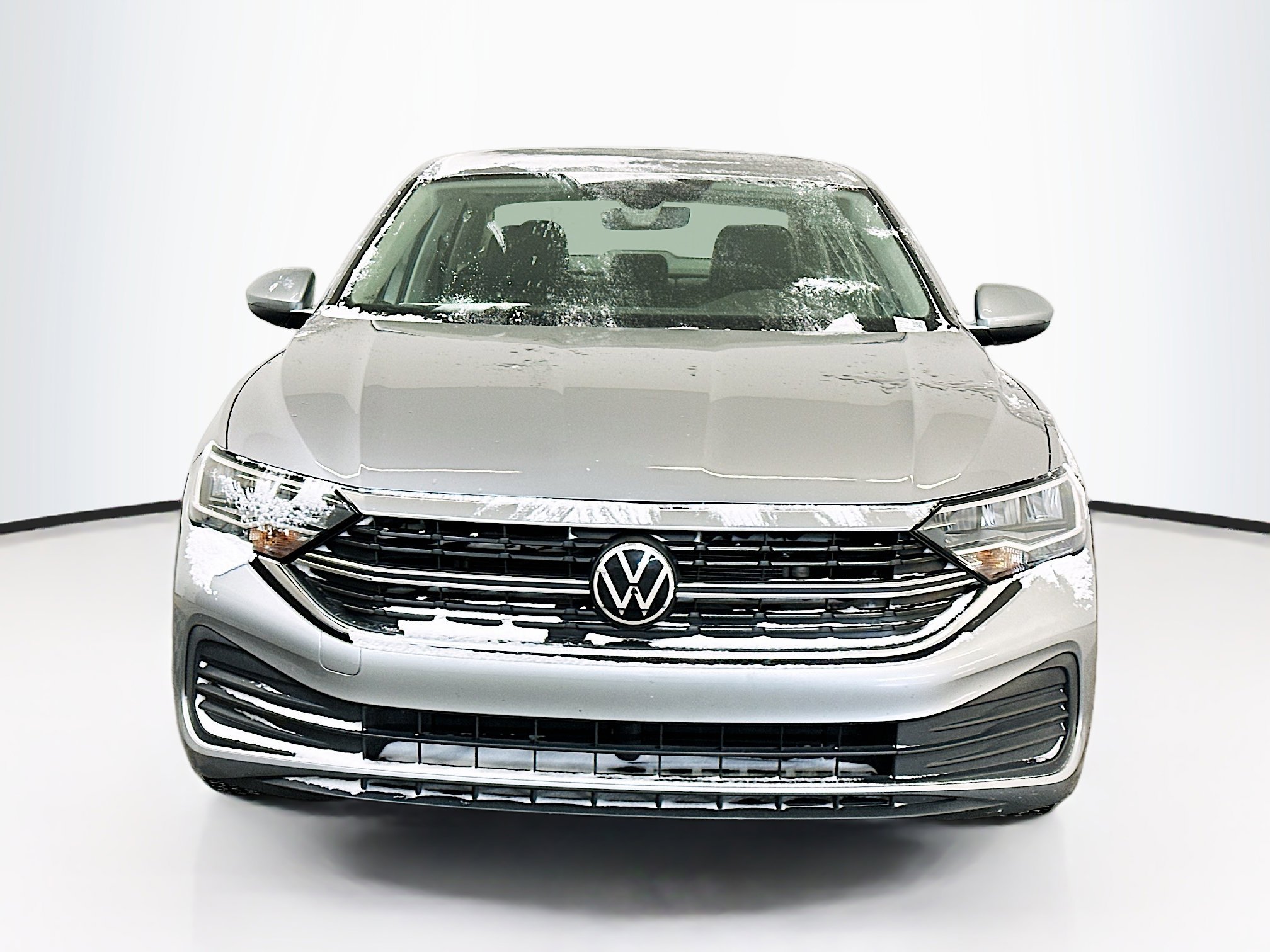 Used 2024 Volkswagen Jetta SE image 2