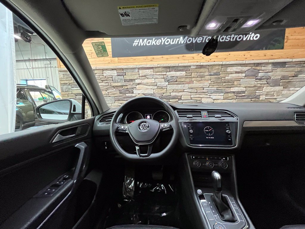 Used 2020 Volkswagen Tiguan SE w/ Panoramic Sunroof Package AWD/4WD image 27