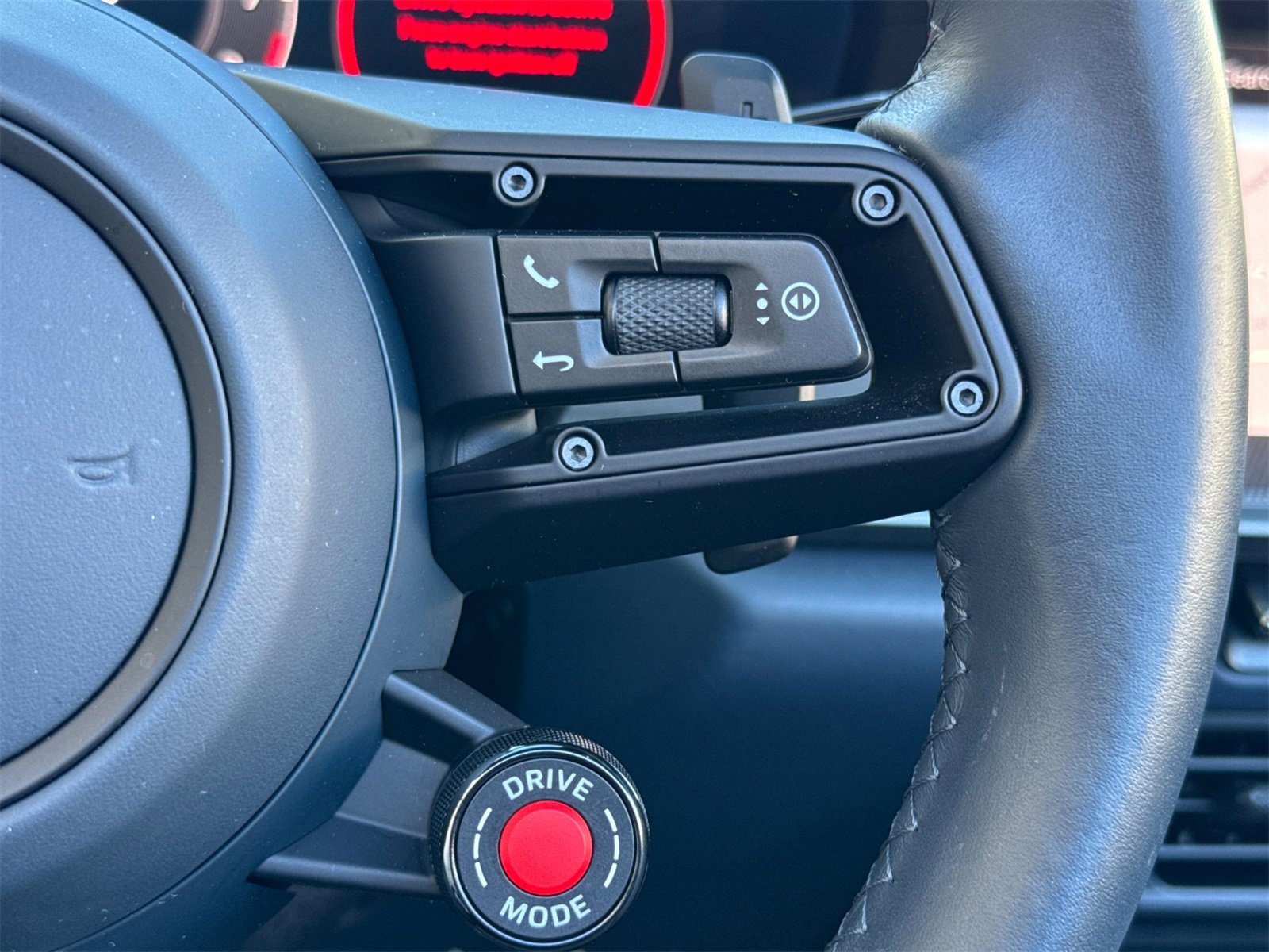 Certified 2025 Porsche 911 Carrera image 27