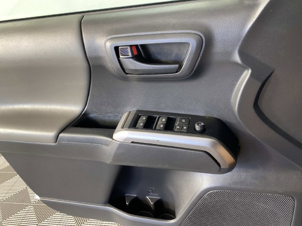 Used 2022 Toyota Tacoma SR5 AWD/4WD image 22