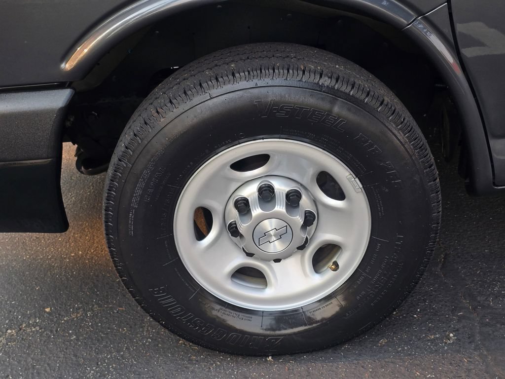 Used 2015 Chevrolet Express 2500 LS RWD image 10