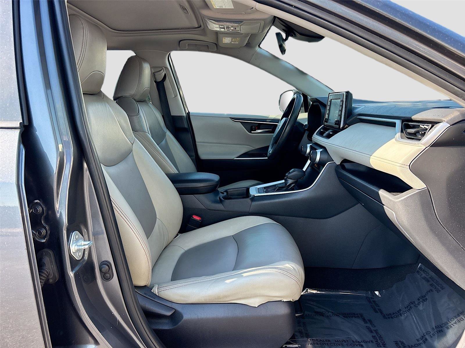 Used 2019 Toyota RAV4 XLE FWD image 31