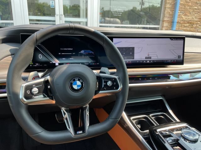 Used 2025 BMW 740i xDrive AWD/4WD image 28