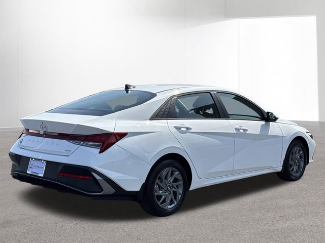 New 2026 Hyundai Elantra Blue image 13
