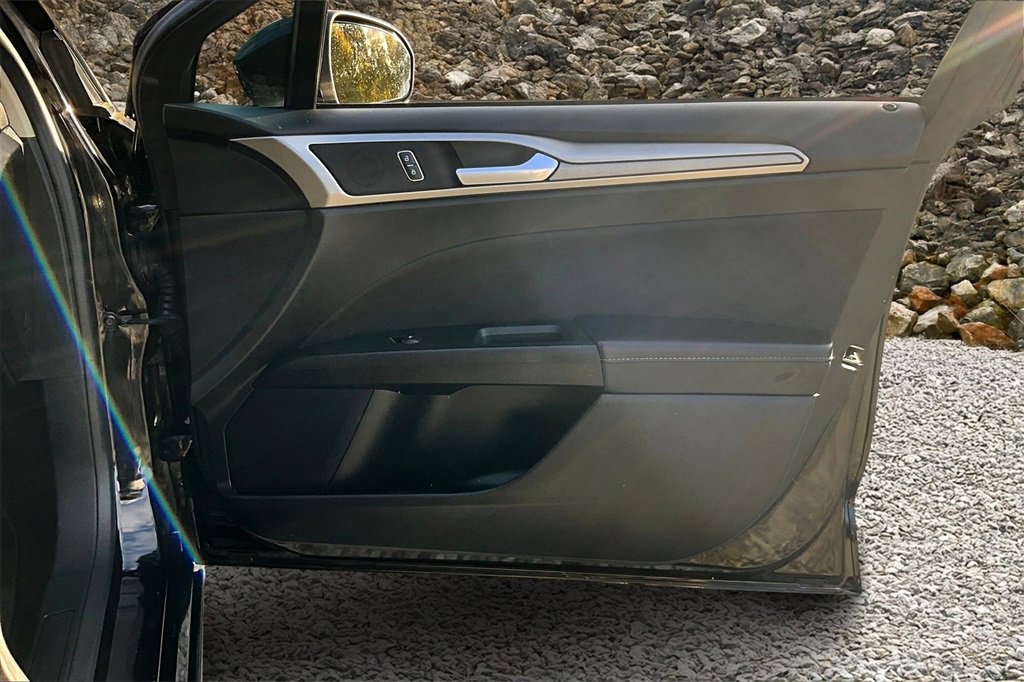 Used 2019 Ford Fusion SE image 22