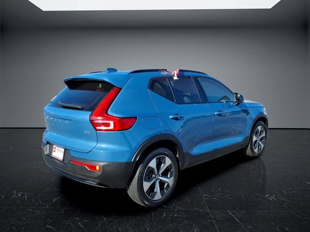 Used 2023 Volvo XC40 B4 Ultimate FWD image 3