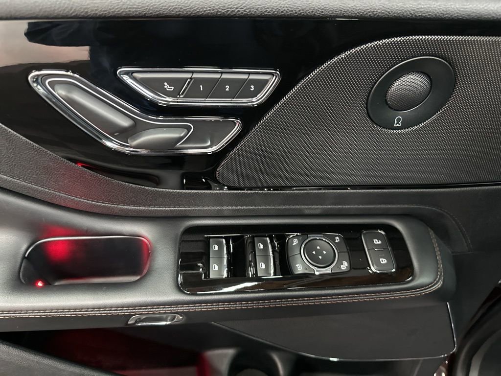 Used 2023 Lincoln Aviator Reserve w/ Equipment Group 201A image 18