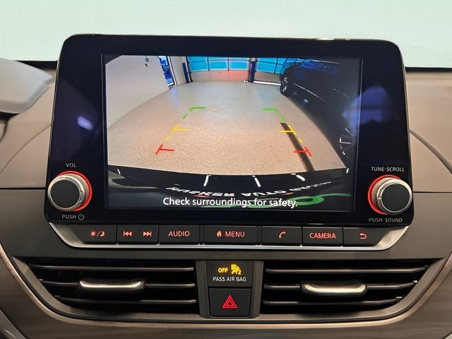 Used 2025 Nissan Altima 2.5 SV FWD image 17
