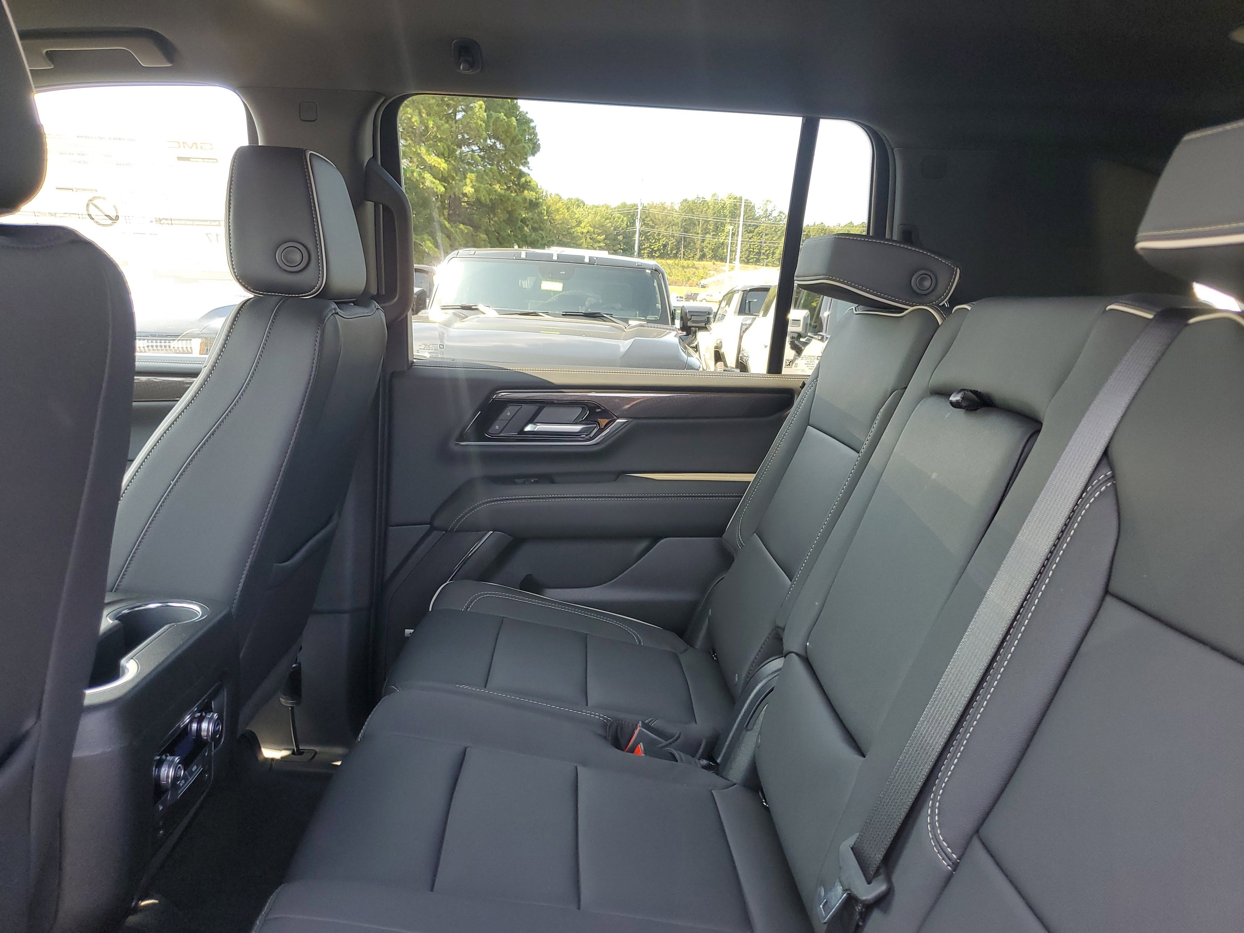 New 2025 GMC Yukon XL Elevation image 9