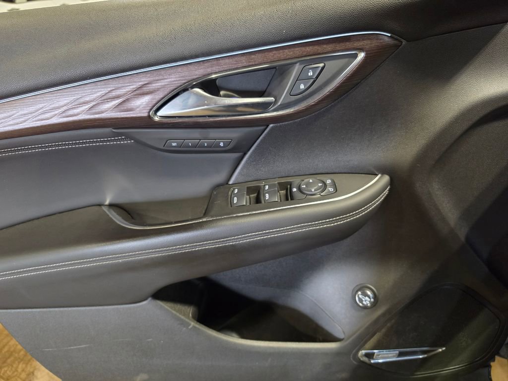 Used 2021 Buick Envision Avenir w/ Technology Package II FWD image 5