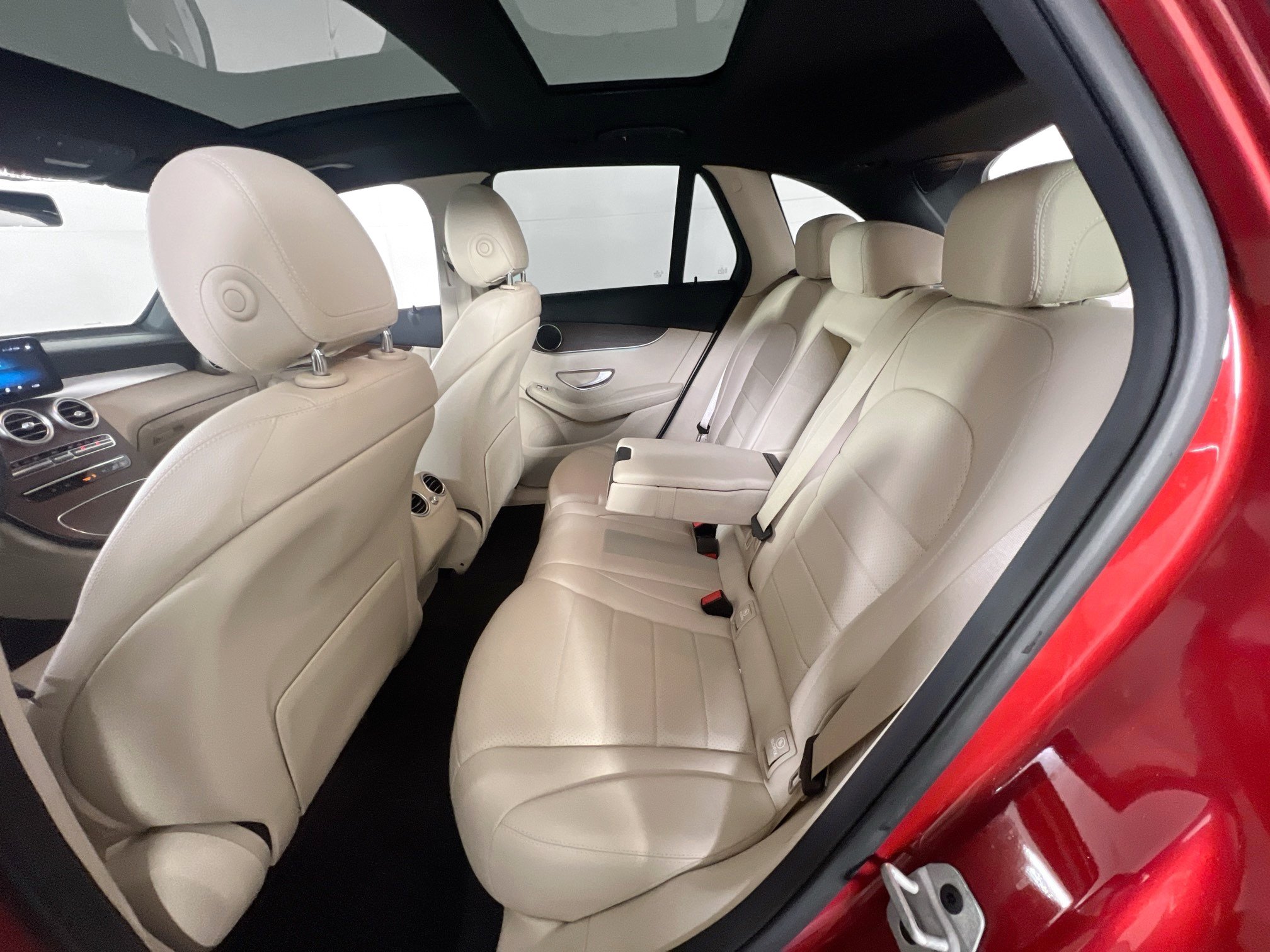 Used 2021 Mercedes-Benz GLC 300 4MATIC w/ Premium Package image 24