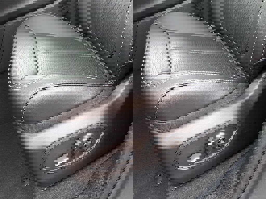 New 2025 Jeep Grand Cherokee Limited w/ Luxury Tech Group II image 17