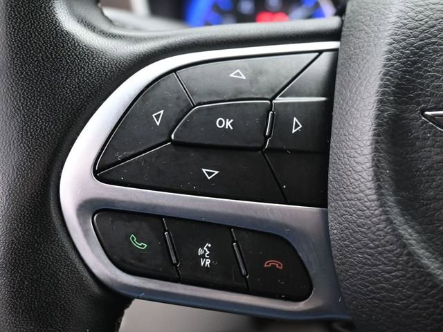 Used 2022 Chrysler Voyager LX image 17