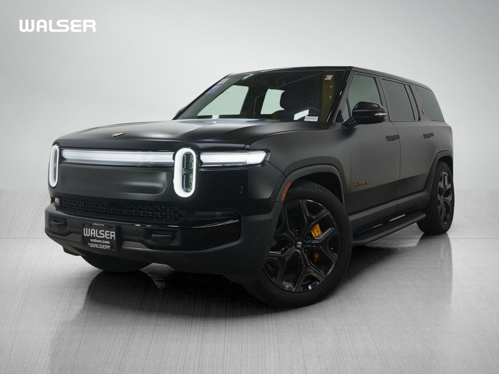 Used 2025 Rivian R1S Premium image 1