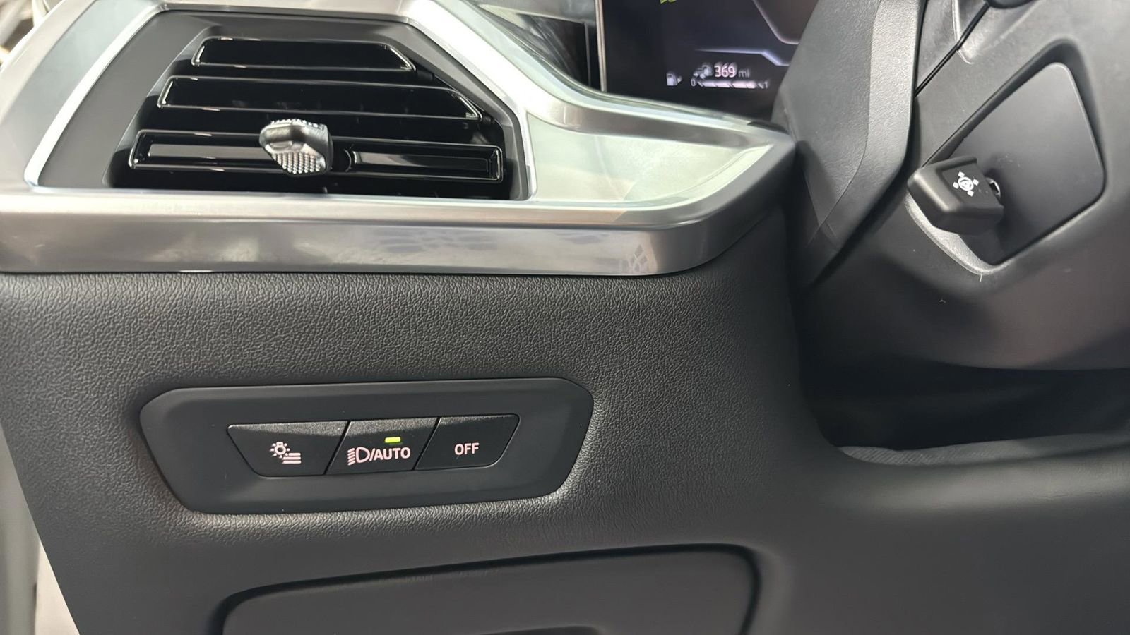 Used 2024 BMW X5 xDrive50e w/ M Sport Package image 18