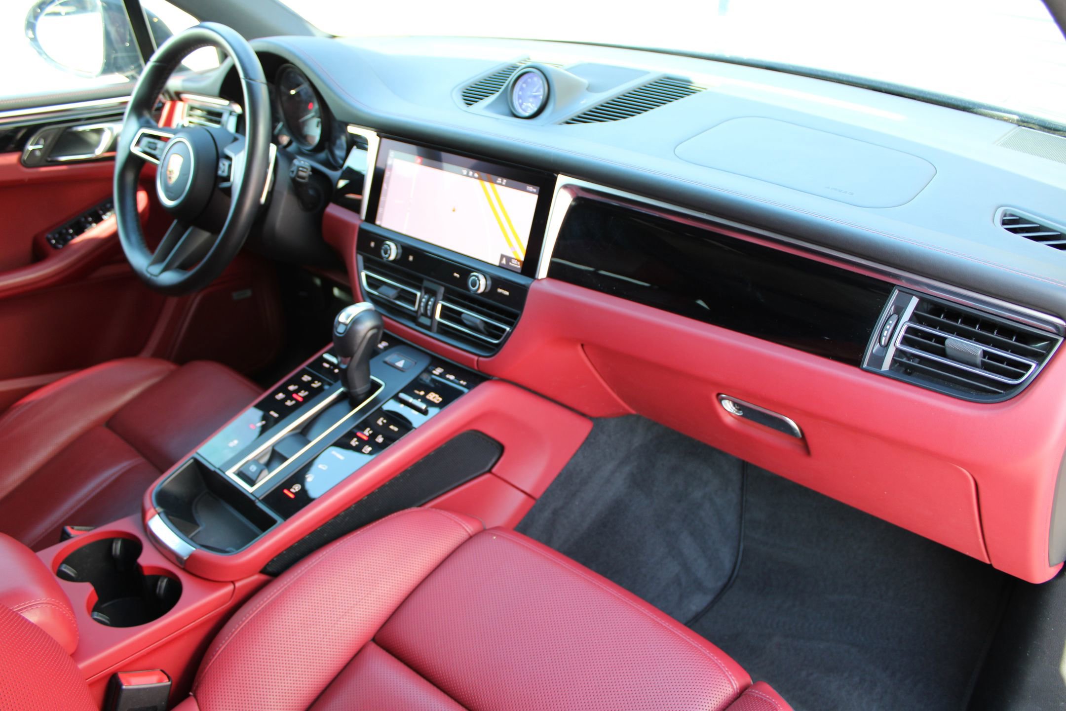 Certified 2024 Porsche Macan S image 27
