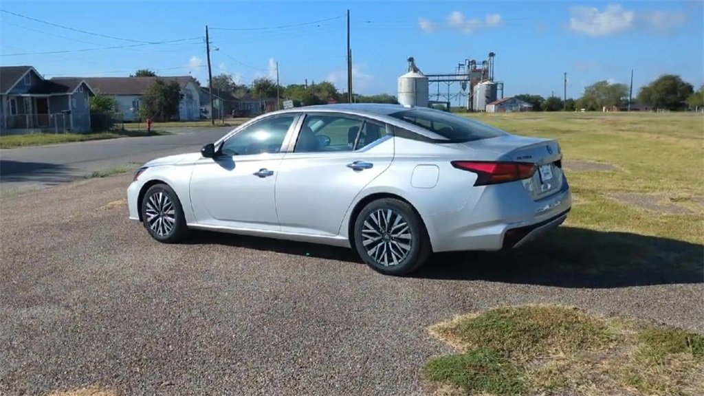 Used 2024 Nissan Altima 2.5 SV image 6