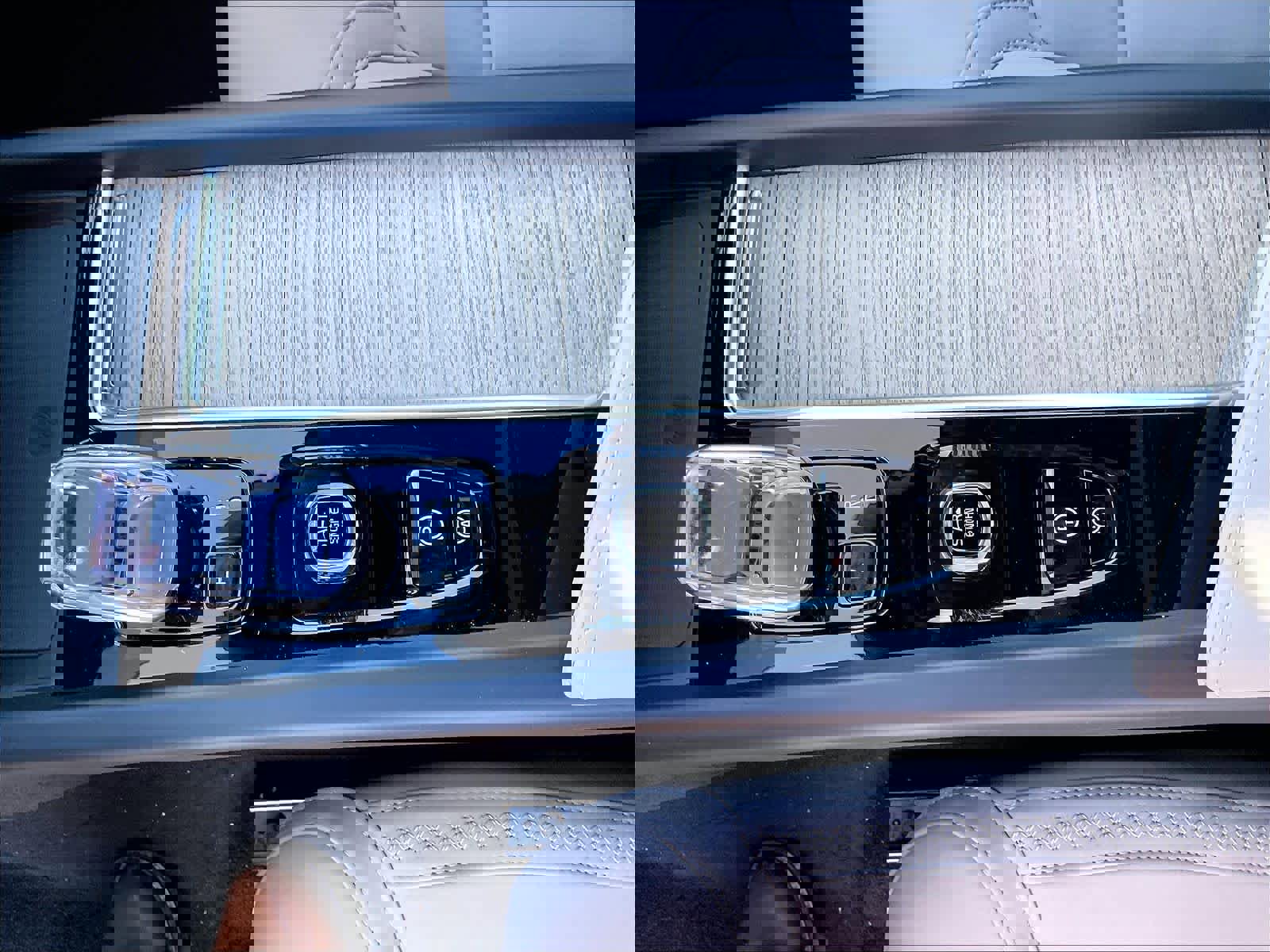 New 2026 Volvo XC60 B5 Plus w/ Protection Package Premier image 10